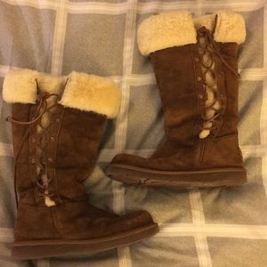 UGG Women’s calve sheepskin Boots